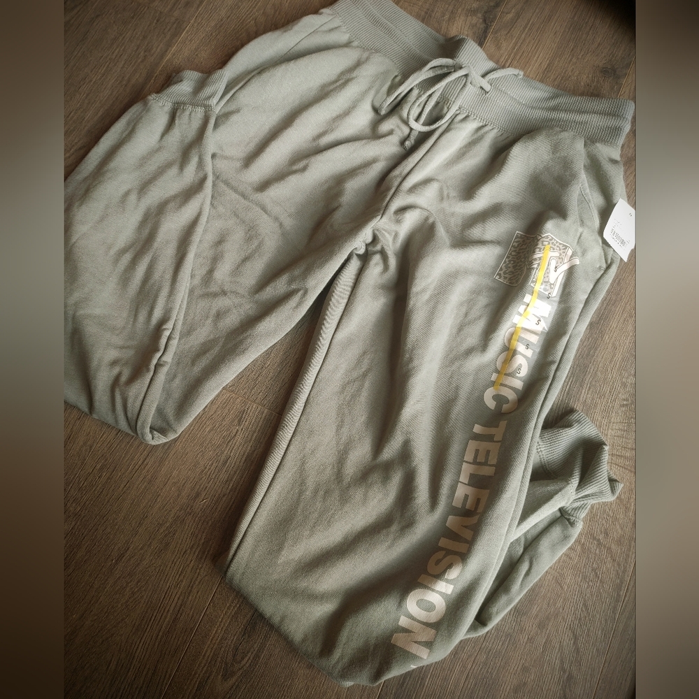 NWT MTV Retro Soft Green Jogger Drawstring Sweatpants with Leopard Logo Sz S